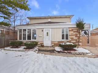 4707 W 82nd Place, Chicago, IL 60652