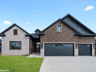 19335 Springbrook Drive 177, Macomb, MI 48044