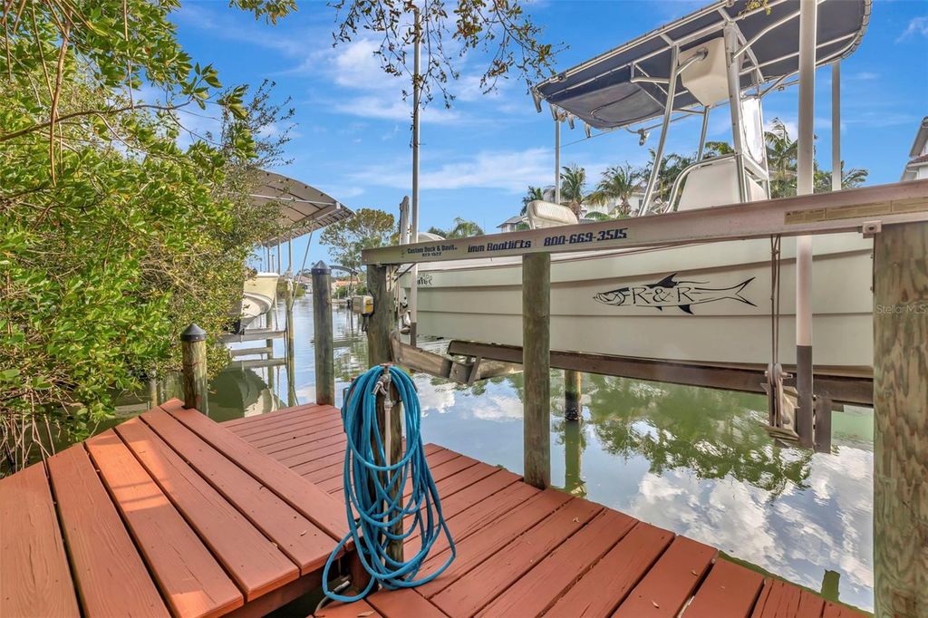 Image 4 of property listing at 1508 BOWLEES COVE, Bradenton, FL 34207