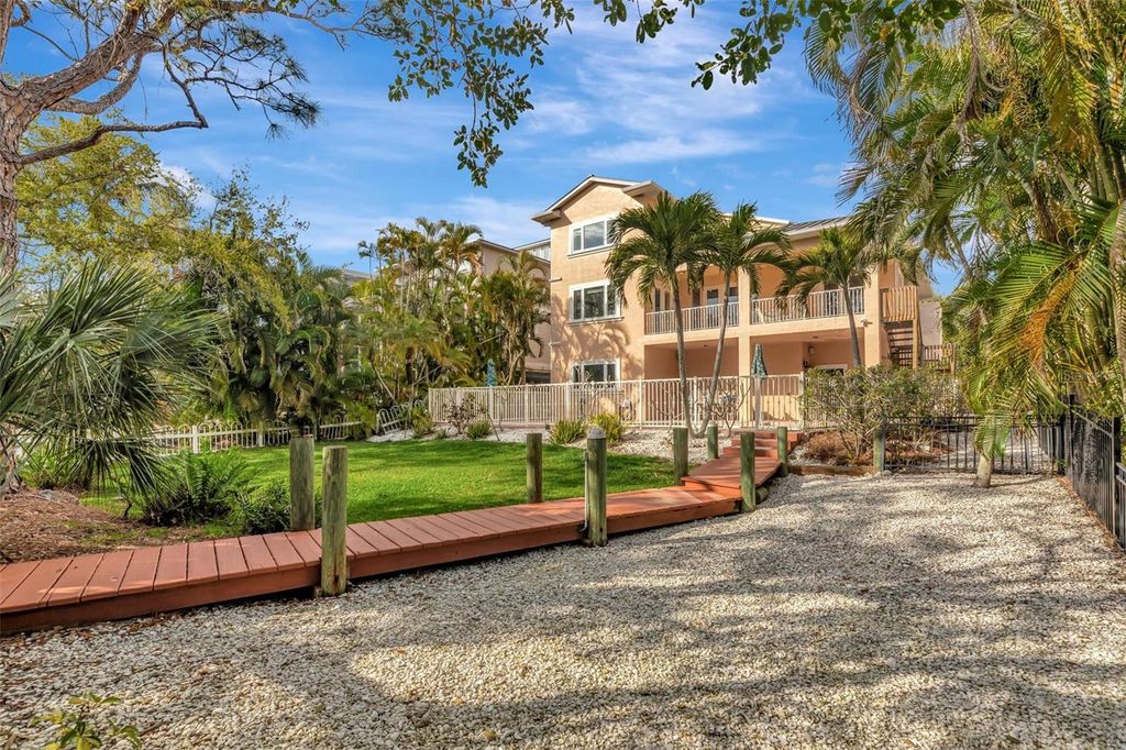Image 5 of property listing at 1508 BOWLEES COVE, Bradenton, FL 34207