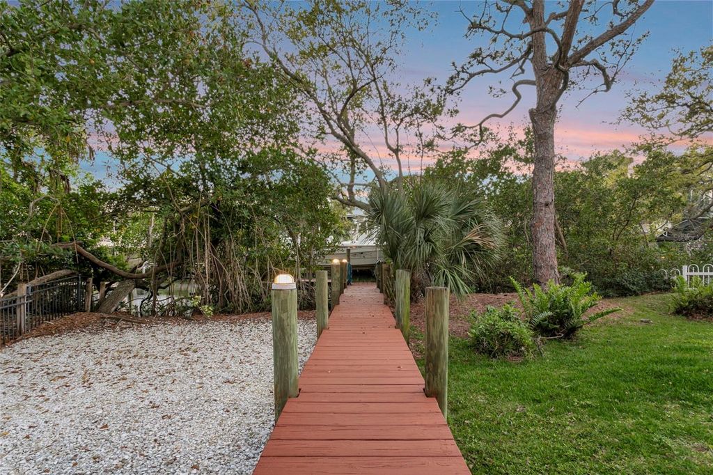 Image 86 of property listing at 1508 BOWLEES COVE, Bradenton, FL 34207