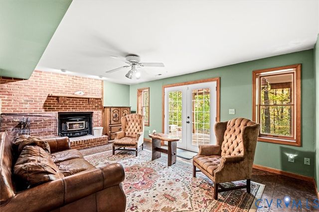 7358 Peppermill Rd, King George, VA 22485