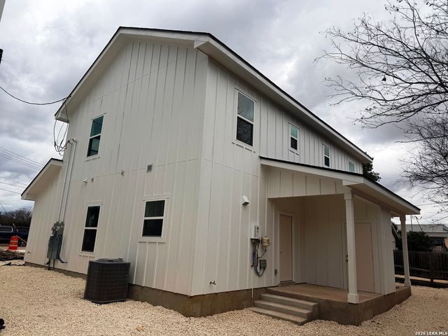 600A 10th, Bandera, TX 78003