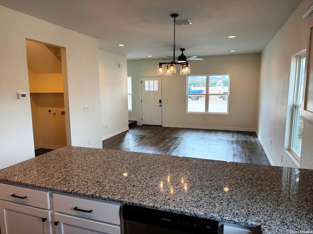 600A 10th, Bandera, TX 78003