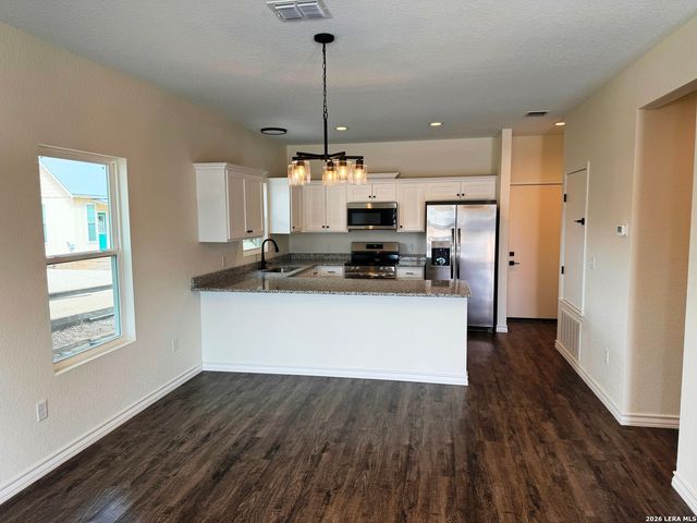 600A 10th, Bandera, TX 78003