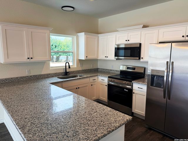 600A 10th, Bandera, TX 78003