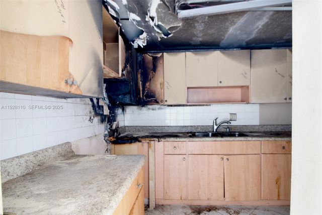 1825 W 44th Pl 1111, Hialeah, FL 33012