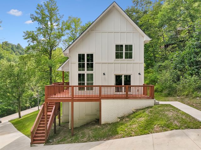 670 Harbor Dr, Lancaster, TN 38569