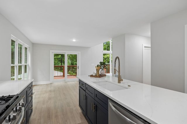670 Harbor Dr, Lancaster, TN 38569