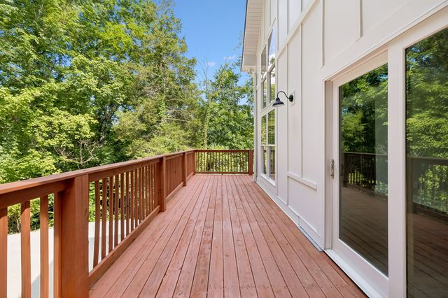670 Harbor Dr, Lancaster, TN 38569