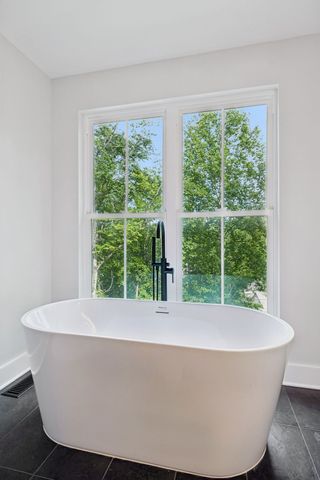 670 Harbor Dr, Lancaster, TN 38569
