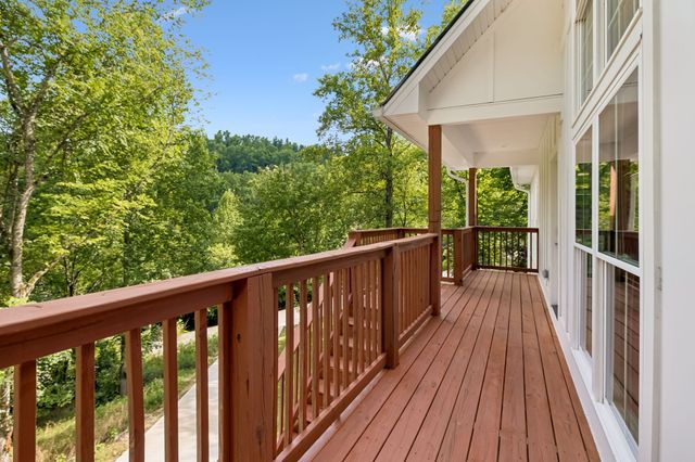 670 Harbor Dr, Lancaster, TN 38569