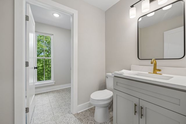 670 Harbor Dr, Lancaster, TN 38569
