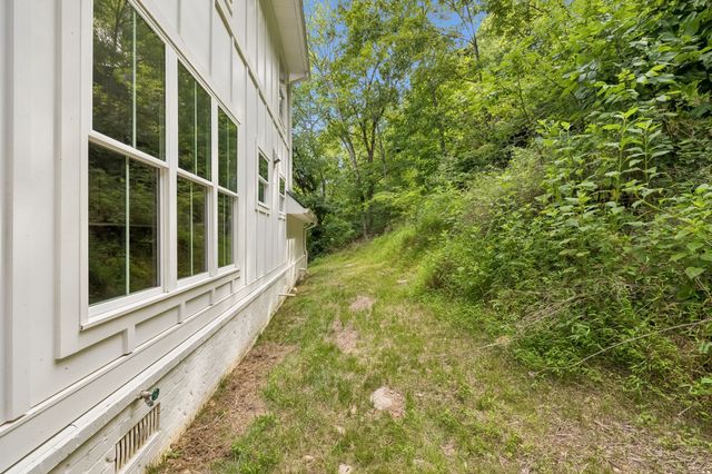 670 Harbor Dr, Lancaster, TN 38569