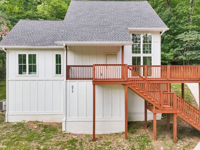 670 Harbor Dr, Lancaster, TN 38569