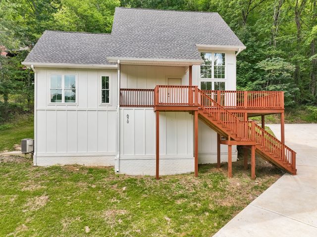 670 Harbor Dr, Lancaster, TN 38569