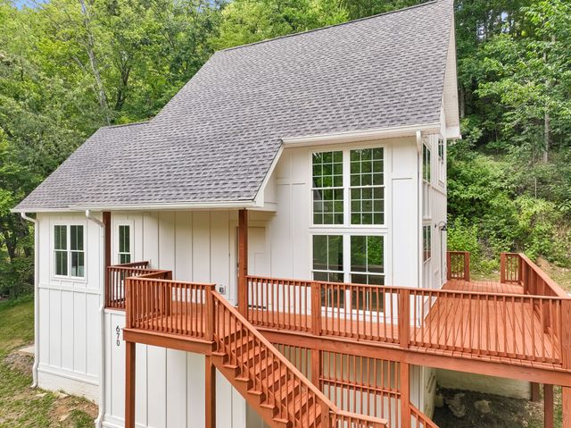 670 Harbor Dr, Lancaster, TN 38569