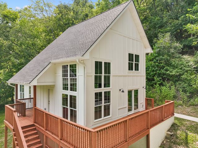 670 Harbor Dr, Lancaster, TN 38569