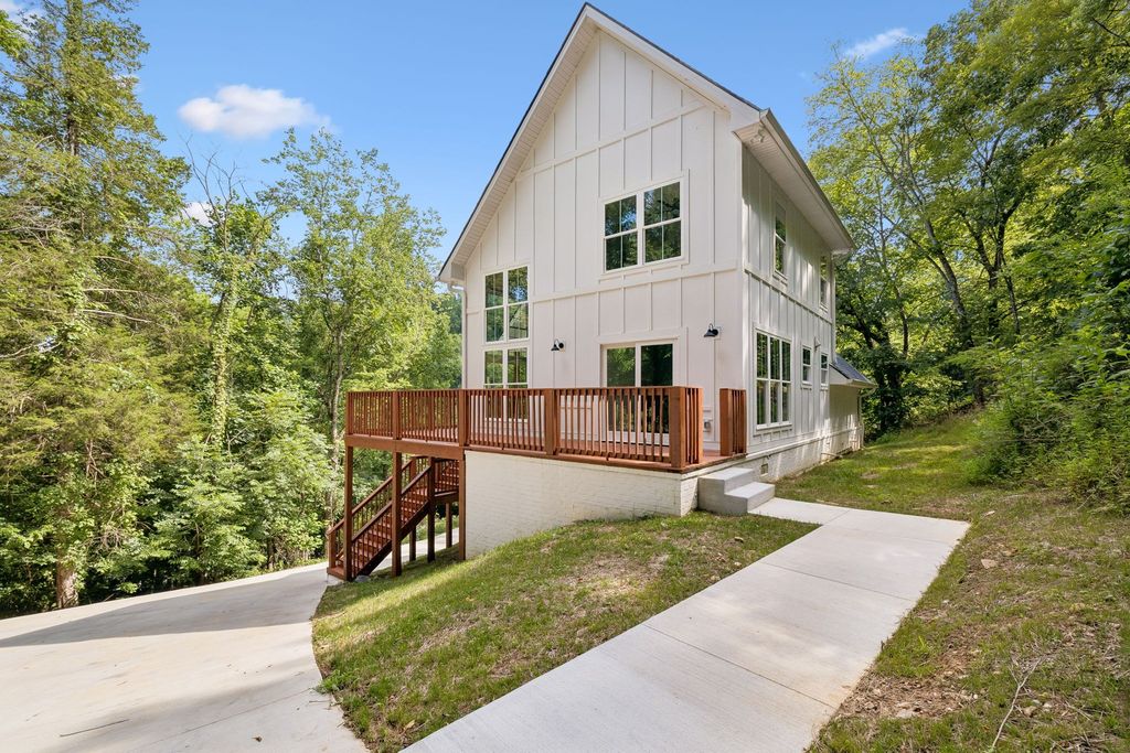 670 Harbor Dr, Lancaster, TN 38569