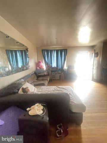 890 CARVER ST, Philadelphia, PA 19124