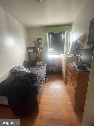 890 CARVER ST, Philadelphia, PA 19124