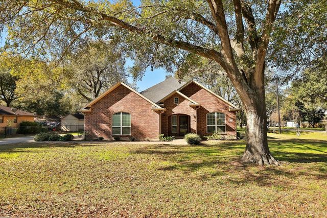 2215 Penick Road, Waller, TX 77484