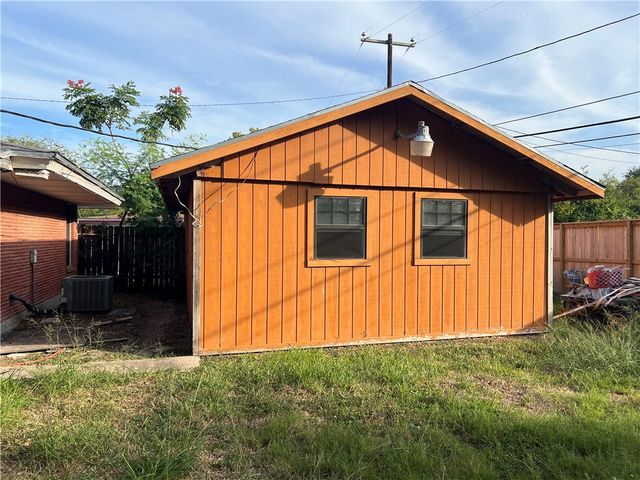 3341 Casa Rosa Dr, Corpus Christi, TX 78411