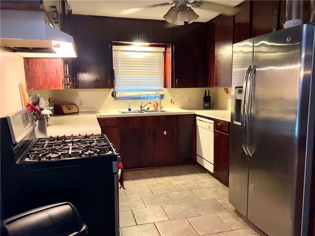 3341 Casa Rosa Dr, Corpus Christi, TX 78411