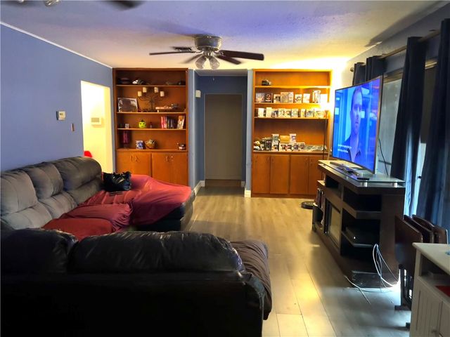 3341 Casa Rosa Dr, Corpus Christi, TX 78411