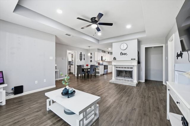 1728 S Bent Tree Trail, Grand Prairie, TX 75052