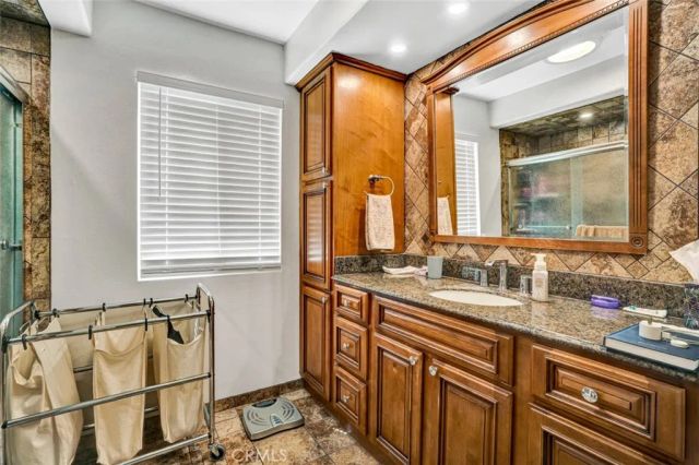 15442 Eiffel, Irvine, CA 92604
