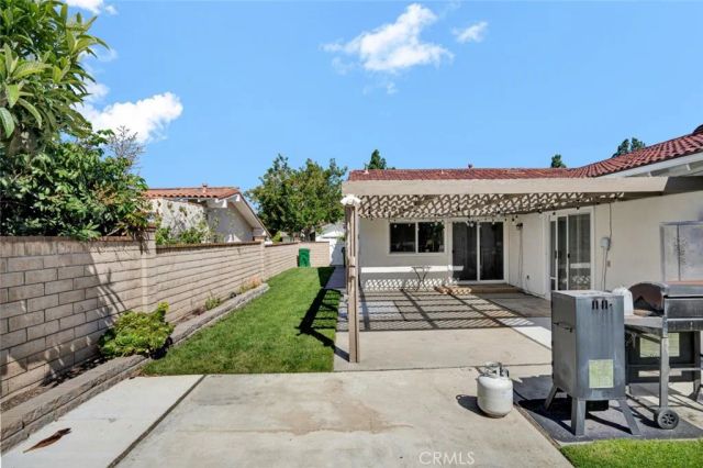 15442 Eiffel, Irvine, CA 92604