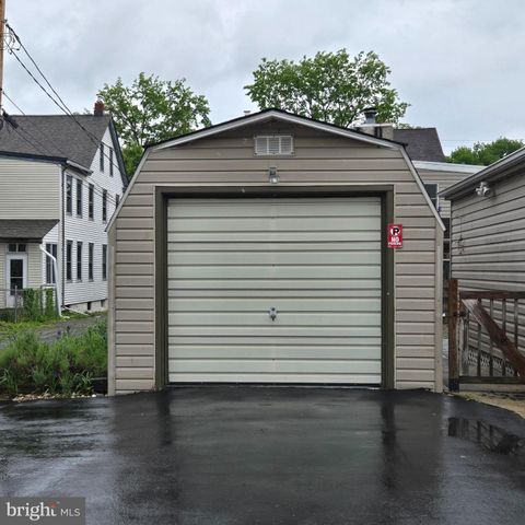 135 S WASHINGTON ST, Boyertown, PA 19512