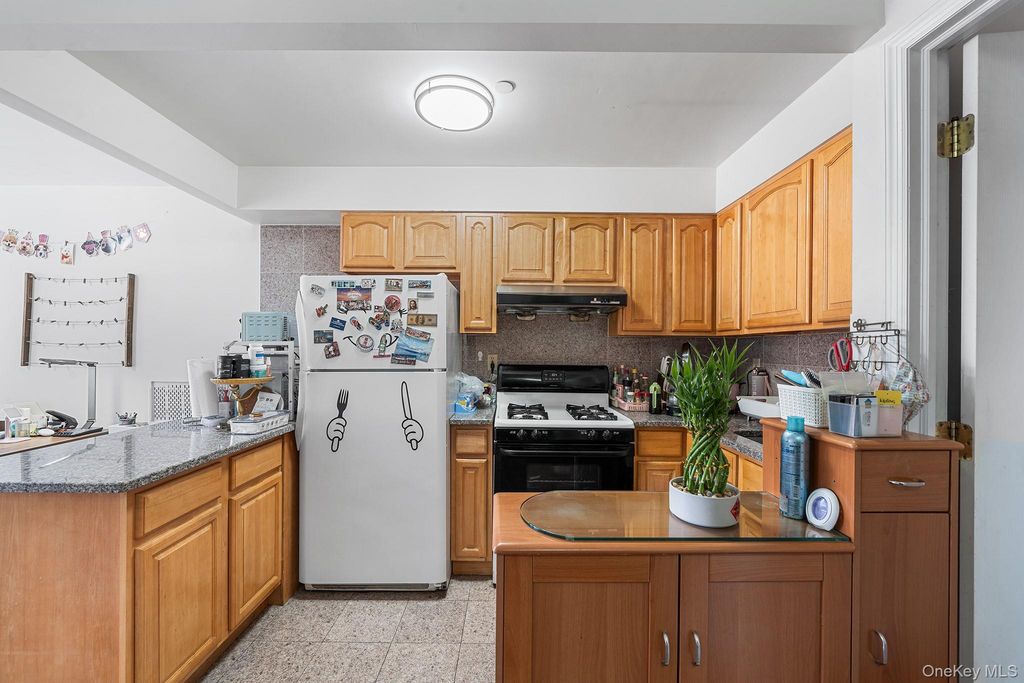139-39 35th Avenue 3E, Flushing, NY 11354 — photo 3
