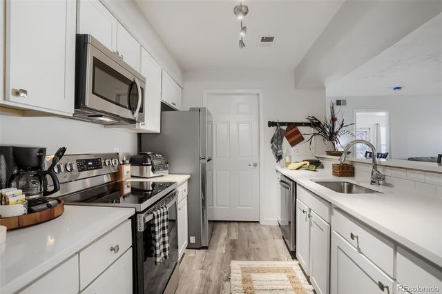 12093 W Cross Drive 107, Littleton, CO 80127