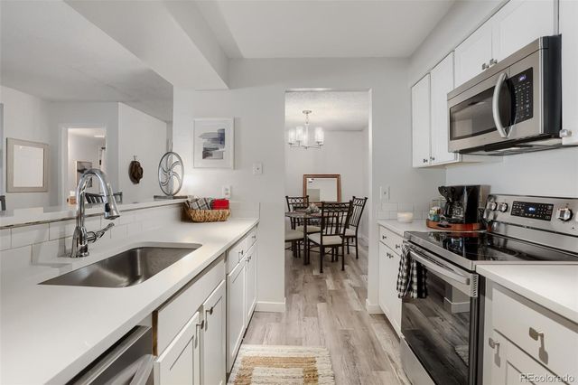 12093 W Cross Drive 107, Littleton, CO 80127