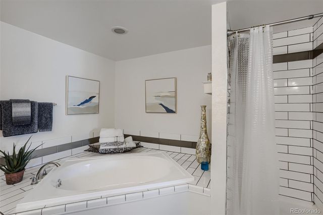 12093 W Cross Drive 107, Littleton, CO 80127