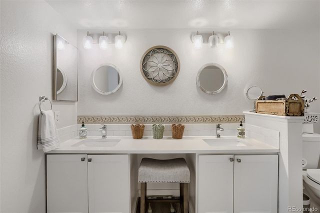 12093 W Cross Drive 107, Littleton, CO 80127