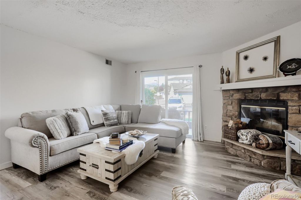 12093 W Cross Drive 107, Littleton, CO 80127