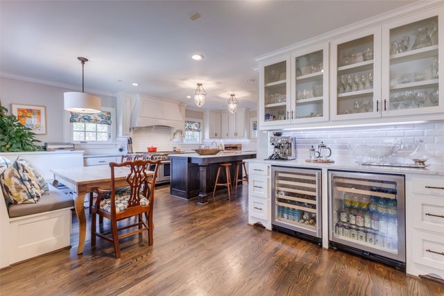 6908 Lakeshore Drive, Dallas, TX 75214