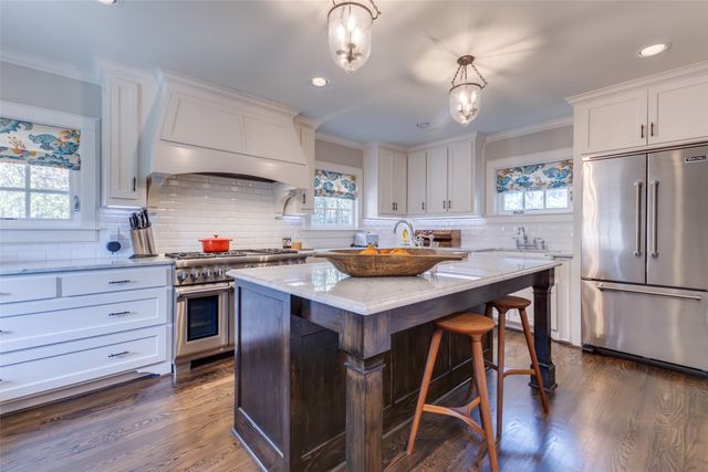 6908 Lakeshore Drive, Dallas, TX 75214