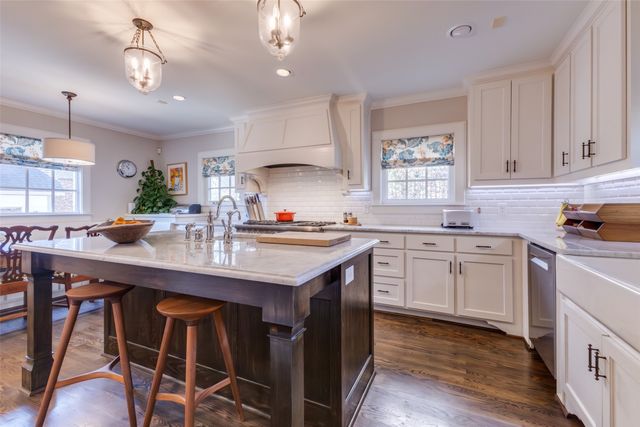 6908 Lakeshore Drive, Dallas, TX 75214