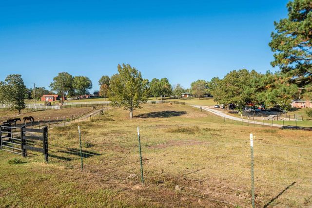 209 Fortress Lane, Hot Springs, AR 71913