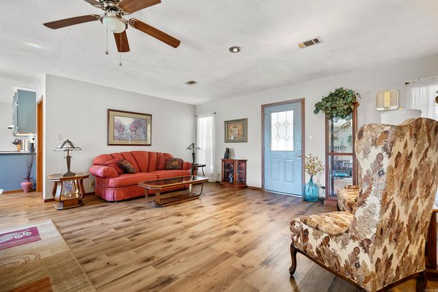 209 Fortress Lane, Hot Springs, AR 71913