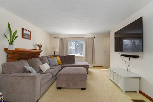 839 Lincoln St, Franklin, MA 02038