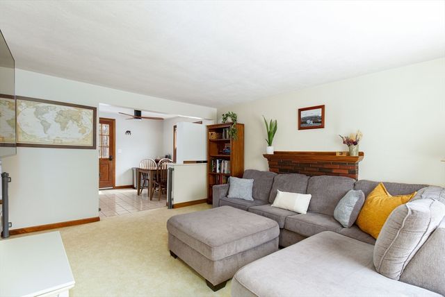 839 Lincoln St, Franklin, MA 02038