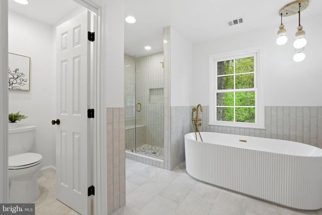 12013 WESTWOOD HILLS DR, Herndon, VA 20171