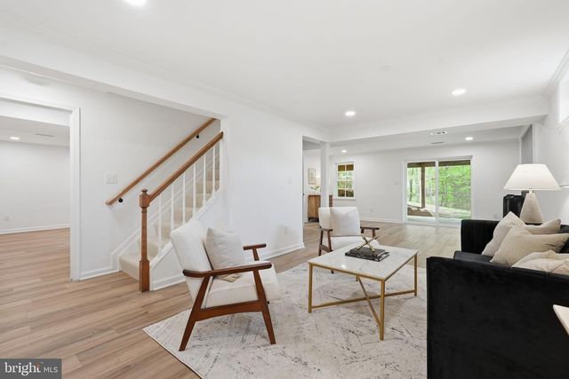 12013 WESTWOOD HILLS DR, Herndon, VA 20171