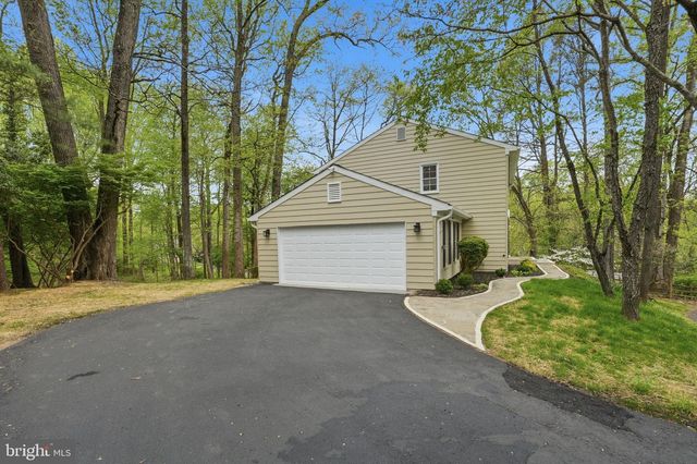 12013 WESTWOOD HILLS DR, Herndon, VA 20171