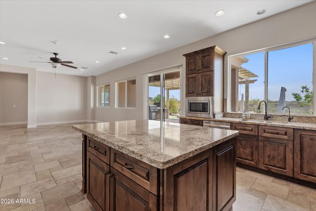 1913 W Laurie Lane, San Tan Valley, AZ 85144